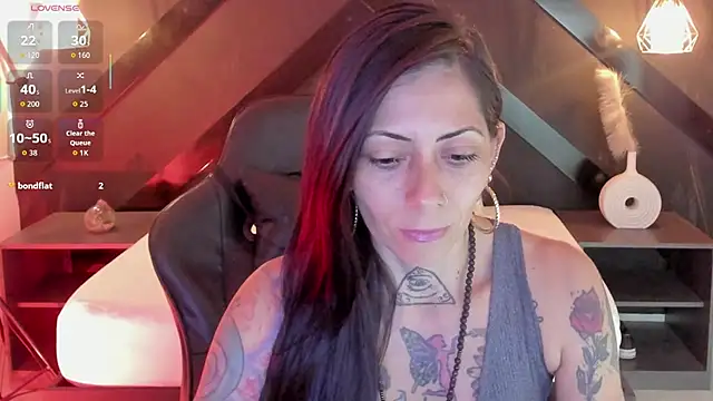 dark gotica online show from February 6, 2026, 6:55 pm