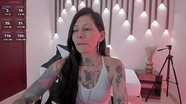 dark gotica online show from April 5, 2026, 12:24 pm