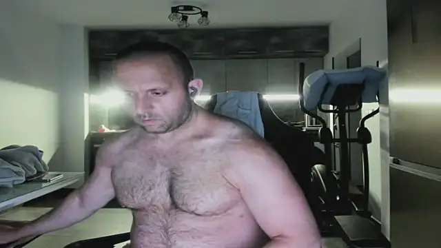 Snapshot of Hugealphabeast chatting on June 12, 2026, 11:03 pm Hugealphabeast online show from June 12, 2026, 11:03 pm