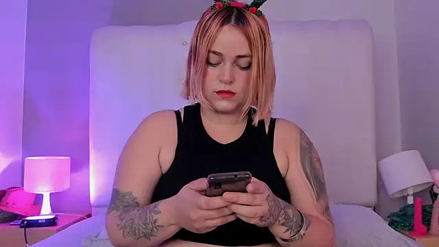 Ivonne Adamss online show from December 4, 2024, 2:26 pm