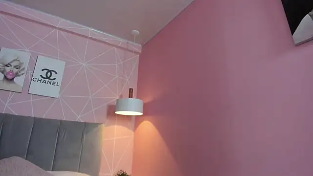 dolly zoe online show from December 1, 2025, 9:42 pm