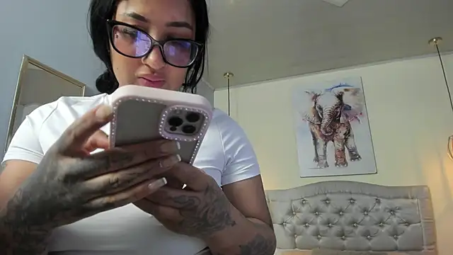 ayshel   online show from April 9, 2026, 3:28 am