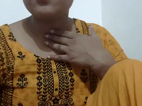 shekira99 online show from October 4, 2025, 6:39 pm