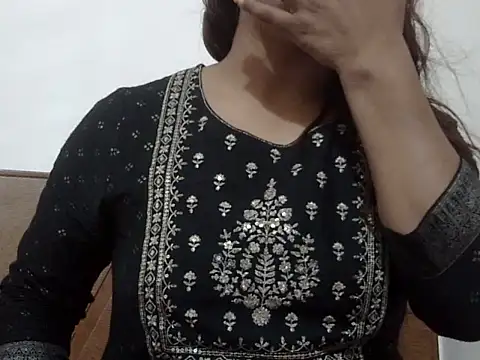 shekira99 online show from October 5, 2025, 7:34 pm