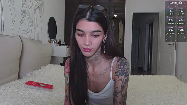 vinkitinkii online show from November 10, 2025, 4:39 pm