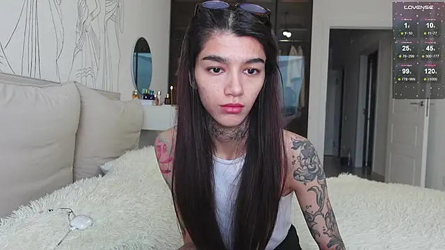 vinkitinkii online show from November 17, 2025, 7:14 am