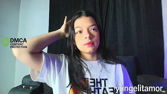 yungelitamor  online show from October 29, 2025, 4:59 am