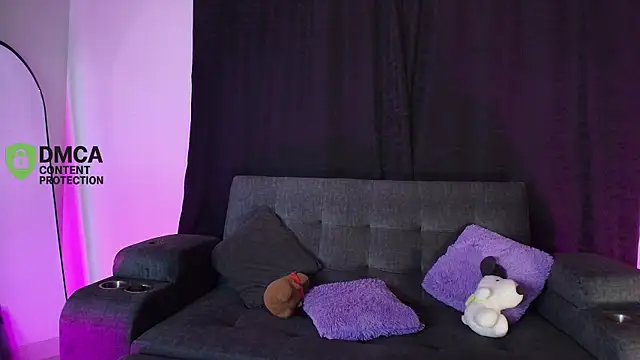 yungelitamor  online show from May 21, 2026, 5:25 am
