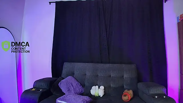 yungelitamor  online show from May 28, 2026, 5:27 am