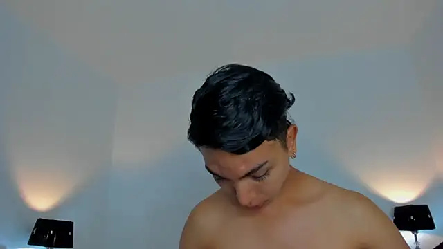 xhenisa  online show from April 3, 2026, 1:36 am