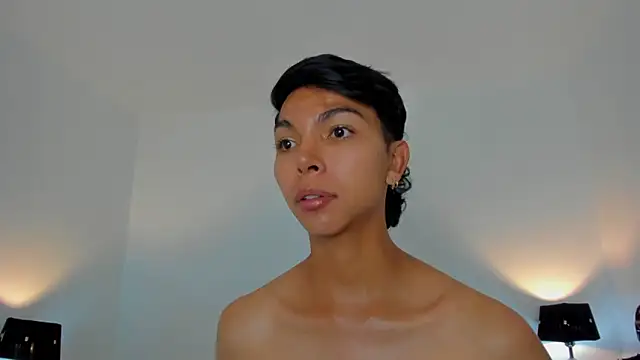 xhenisa  online show from April 3, 2026, 8:40 pm