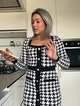 petrouchkaaa  online show from December 4, 2025, 8:45 am