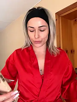 Snapshot of petrouchkaaa_ chatting on January 18, 2026, 9:35 am petrouchkaaa online show from January 18, 2026, 9:35 am