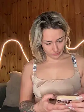 Snapshot of petrouchkaaa_ chatting on February 1, 2026, 9:30 am petrouchkaaa online show from February 1, 2026, 9:30 am