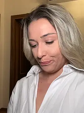 Snapshot of petrouchkaaa_ chatting on February 19, 2026, 8:43 am petrouchkaaa online show from February 19, 2026, 8:43 am