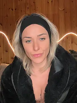 Snapshot of petrouchkaaa_ chatting on February 20, 2026, 9:04 pm petrouchkaaa online show from February 20, 2026, 9:04 pm