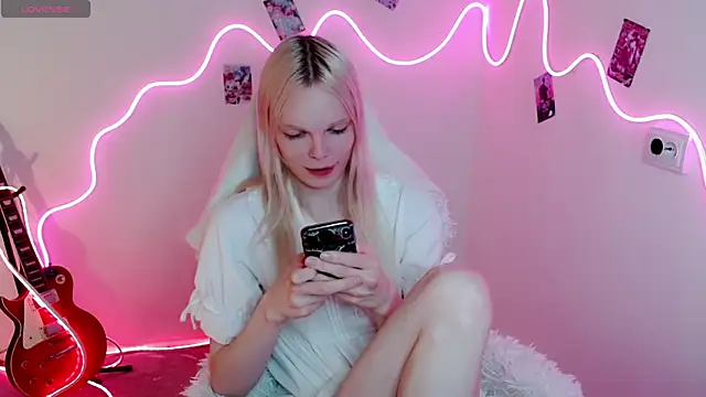 Emily Nyaffee online show from September 24, 2025, 8:45 pm