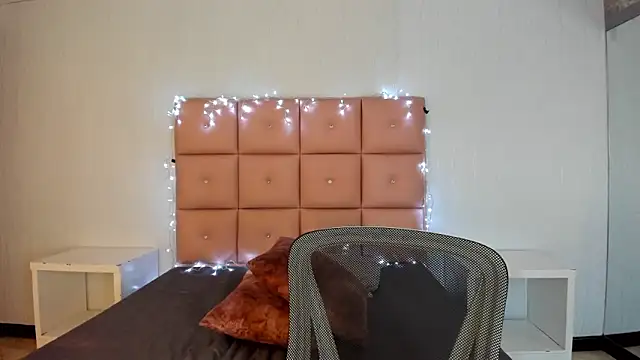 lhiamfit online show from December 6, 2024, 6:50 pm