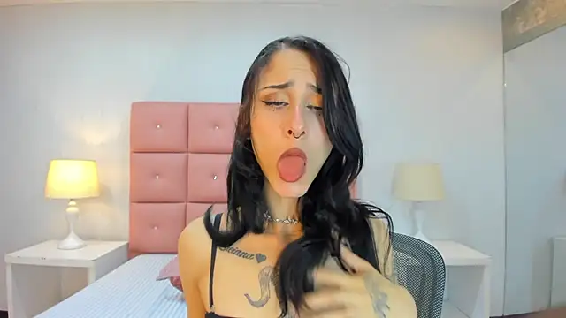 lhiamfit online show from December 17, 2024, 6:09 pm