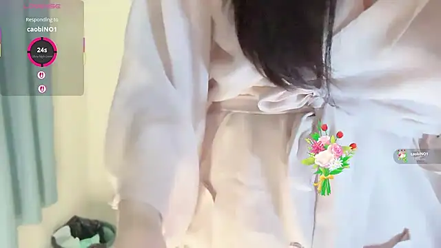 A-xena online show from December 14, 2025, 2:33 pm