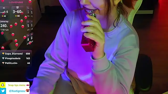 PetiteAngel666 online show from January 24, 2025, 3:32 am