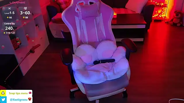 PetiteAngel666 online show from February 15, 2025, 12:37 am