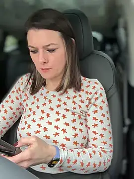 Snapshot of LadyLena1 chatting on December 13, 2024, 9:20 pm LadyLena1 online show from December 13, 2024, 9:20 pm