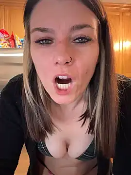 Snapshot of LadyLena1 chatting on December 18, 2024, 12:21 am LadyLena1 online show from December 18, 2024, 12:21 am