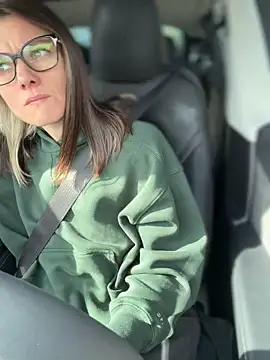 Snapshot of LadyLena1 chatting on November 6, 2025, 7:48 pm LadyLena1 online show from November 6, 2025, 7:48 pm