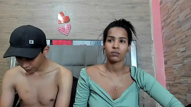 chicasirbo online show from December 16, 2025, 8:14 pm