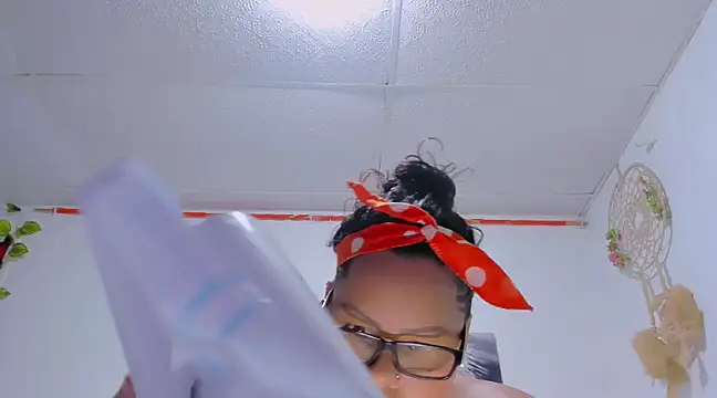 Alhelqueen online show from February 6, 2025, 8:34 pm