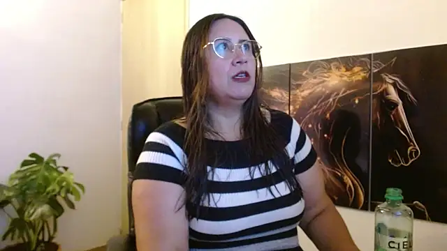 amalia brunette online show from April 17, 2026, 9:40 pm