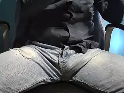 Snapshot of Pol8822 chatting on April 12, 2026, 4:01 pm Pol8822 online show from April 12, 2026, 4:01 pm