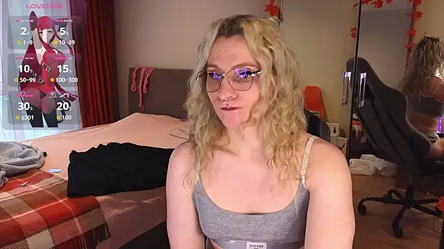 Lori Myaf online show from October 6, 2025, 2:03 pm