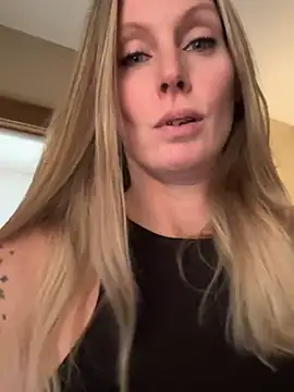 ItsDanniG online show from December 8, 2024, 6:39 pm