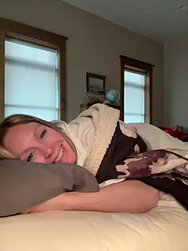 ItsDanniG online show from December 14, 2024, 3:04 pm