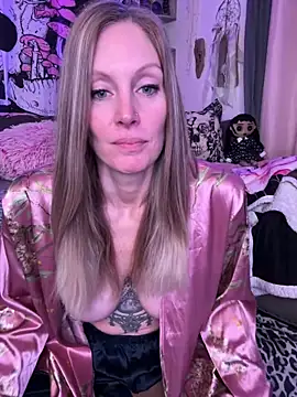 ItsDanniG online show from February 13, 2025, 5:11 pm