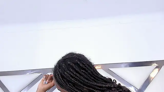 Shanelle   online show from December 2, 2025, 8:26 pm