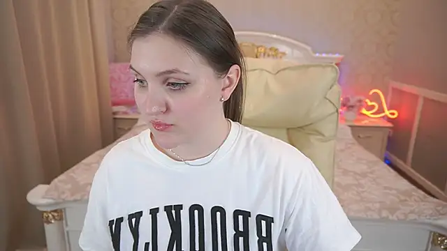 Snapshot of EmmyCharmm chatting on December 2, 2024, 12:51 pm EmmyCharmm online show from December 2, 2024, 12:51 pm