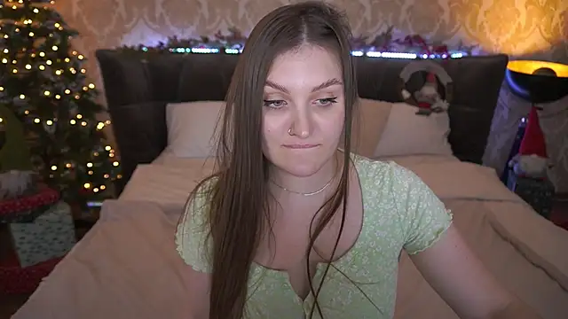 Snapshot of EmmyCharmm chatting on December 23, 2024, 9:49 am EmmyCharmm online show from December 23, 2024, 9:49 am