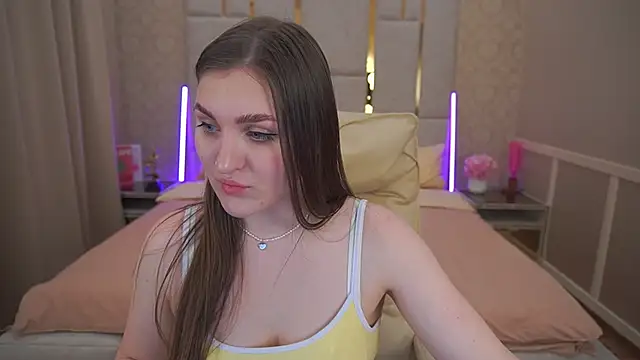 Snapshot of EmmyCharmm chatting on March 19, 2025, 8:12 am EmmyCharmm online show from March 19, 2025, 8:12 am