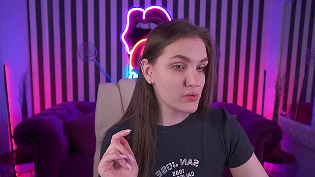 Snapshot of EmmyCharmm chatting on April 23, 2026, 5:41 am EmmyCharmm online show from April 23, 2026, 5:41 am