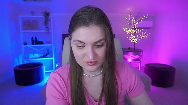 Snapshot of EmmyCharmm chatting on June 7, 2026, 6:06 am EmmyCharmm online show from June 7, 2026, 6:06 am