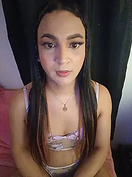 Snapshot of Andrys_ chatting on June 5, 2026, 3:35 am Andrys online show from June 5, 2026, 3:35 am