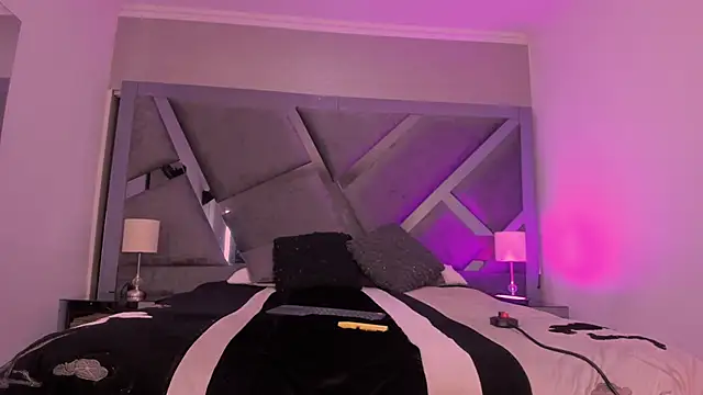 Snapshot of JulietaHazze chatting on October 18, 2025, 3:42 am JulietaHazze online show from October 18, 2025, 3:42 am