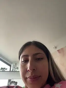 Snapshot of Ameellie chatting on May 21, 2026, 3:52 pm Ameellie online show from May 21, 2026, 3:52 pm