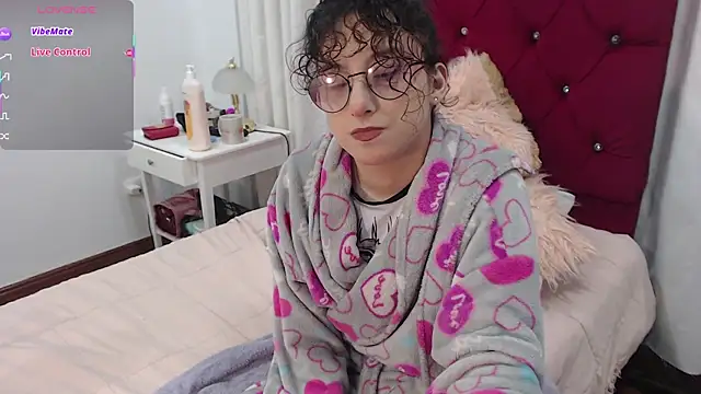 little  amy  online show from October 11, 2025, 8:29 pm