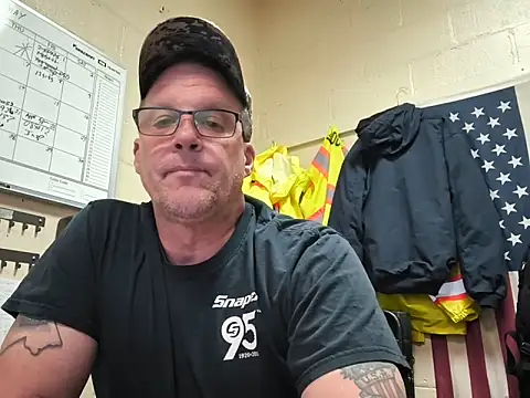 Cockrub1 online show from May 19, 2026, 2:12 pm