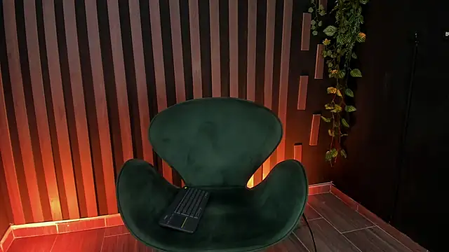 Snapshot of Kleeopatra_ chatting on January 25, 2025, 2:37 am Kleeopatra online show from January 25, 2025, 2:37 am