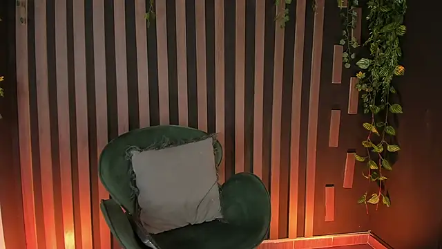 Snapshot of Kleeopatra_ chatting on February 8, 2025, 9:46 pm Kleeopatra online show from February 8, 2025, 9:46 pm